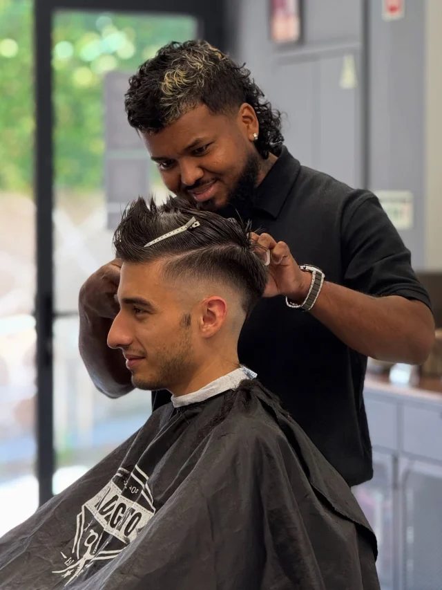 ✂️ Quando talento e dedicação se encontram, o resultado fala por si!
Na 10 de Agosto - Barbershop, cada corte é feito com atenção ao detalhe e boa energia 💈🔥
Marca já o teu lugar e vem viver a experiência.
📍 10 de Agosto - Barbershop (Parque da Cidade)
📍 10 de Agosto - Barbershop (Viana)
📲 Link para agendamento na bio
#10deAgostoBarbershop #BarbeariaComEstilo #VianaDoCastelo #BarbeirosComOrgulho #FadePerfeito #CorteNaHora #BarbeariaTop